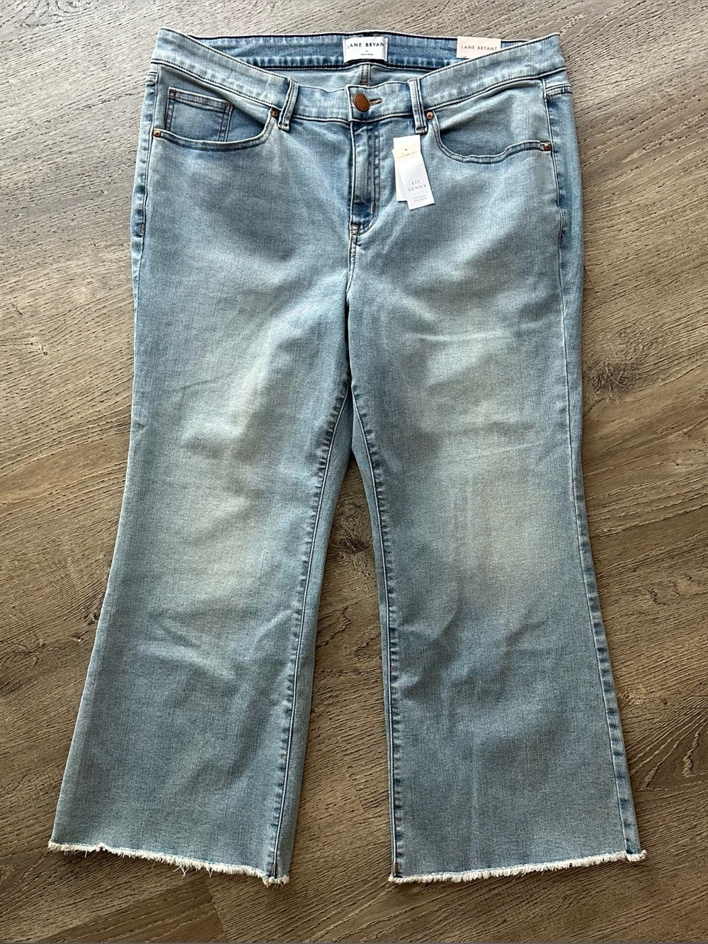 NWT Lane Bryant Signature Fit Mid Rise Cropped Flare Jeans Raw Hem 18